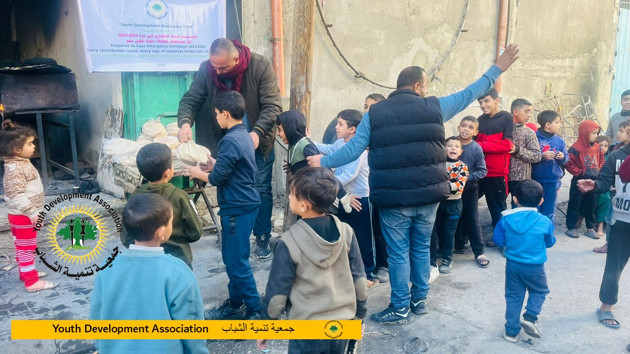 جمعية تنمية  الشباب تنهي من توزيع 500 ربطة خبز  في الشمال المنكوب