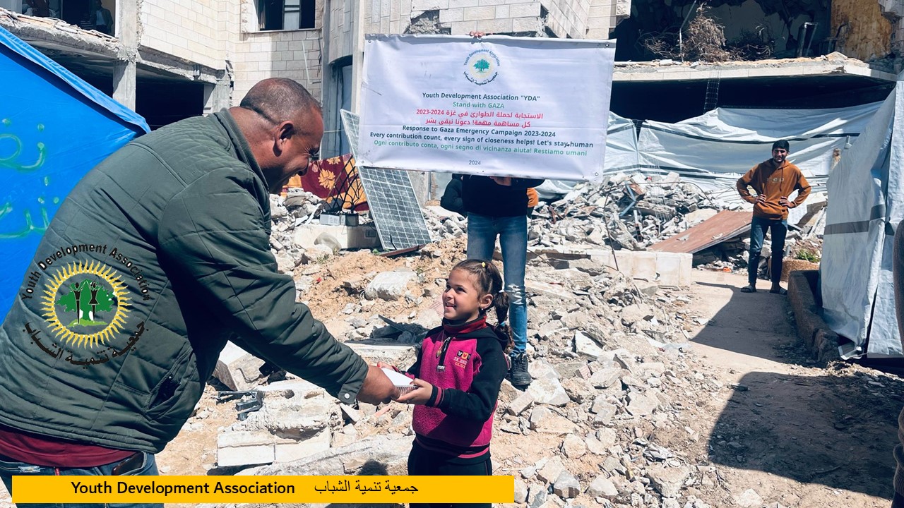 جمعية تنمية الشباب تنهى من توزيع وجبات طعام ساخنة وسط قطاع غزة المنكوب