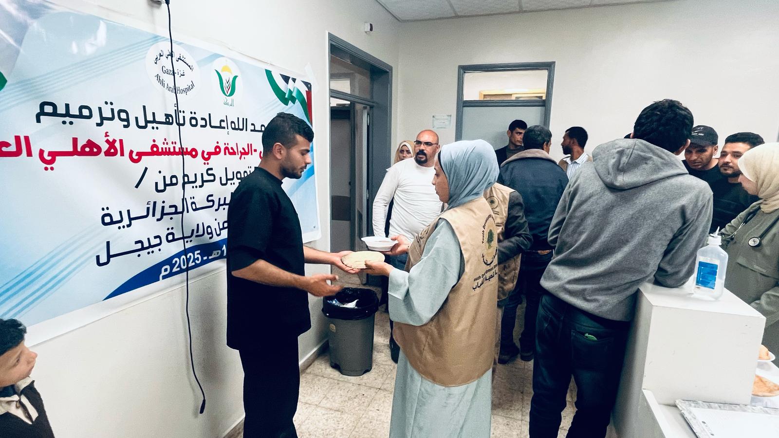 جمعية تنمية الشباب تلبي النداء العاجل الذي أطلقته إدارة مستشفى الأهلي العربي "المعمداني " لتوفير وجبات الطعام للمرضى والعاملين فيه