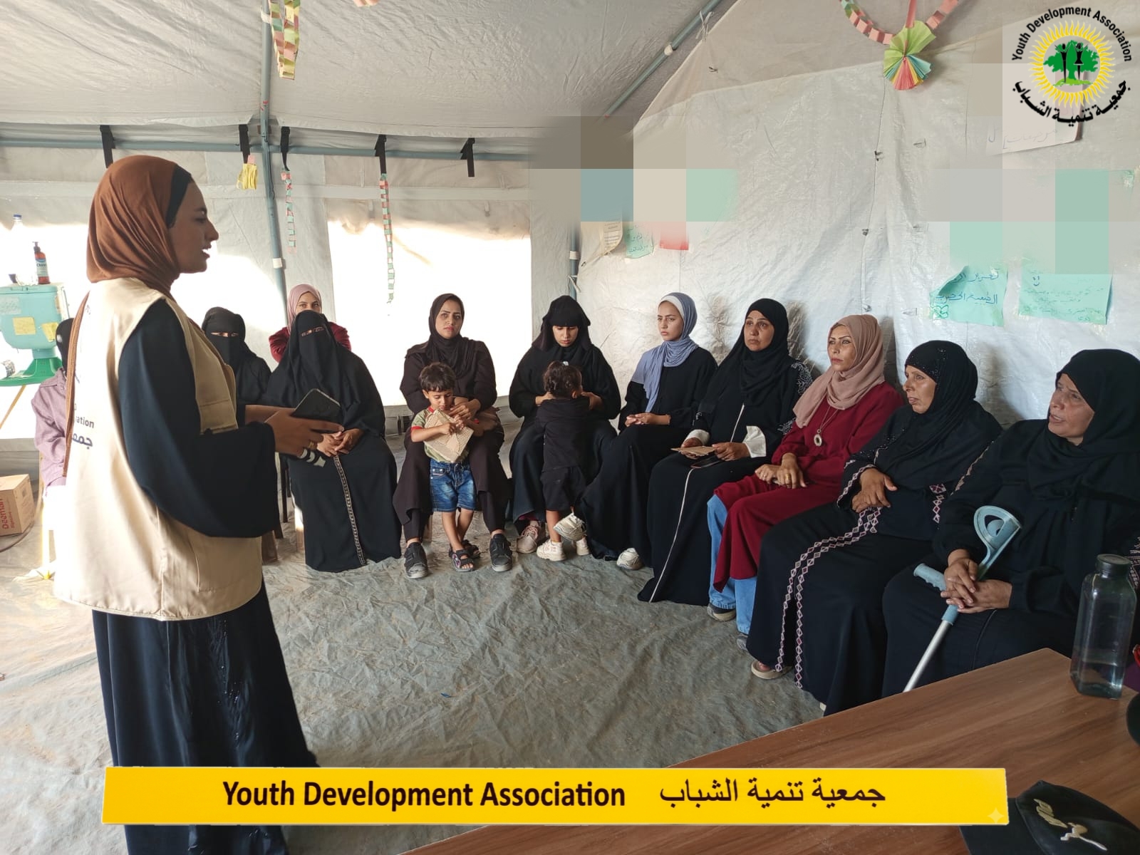 جمعية تنمية الشباب تنفذ لقاءً توعويًا بعنوان "صحتنا في خيامنا" في مخيم أرض التل بخانيونس