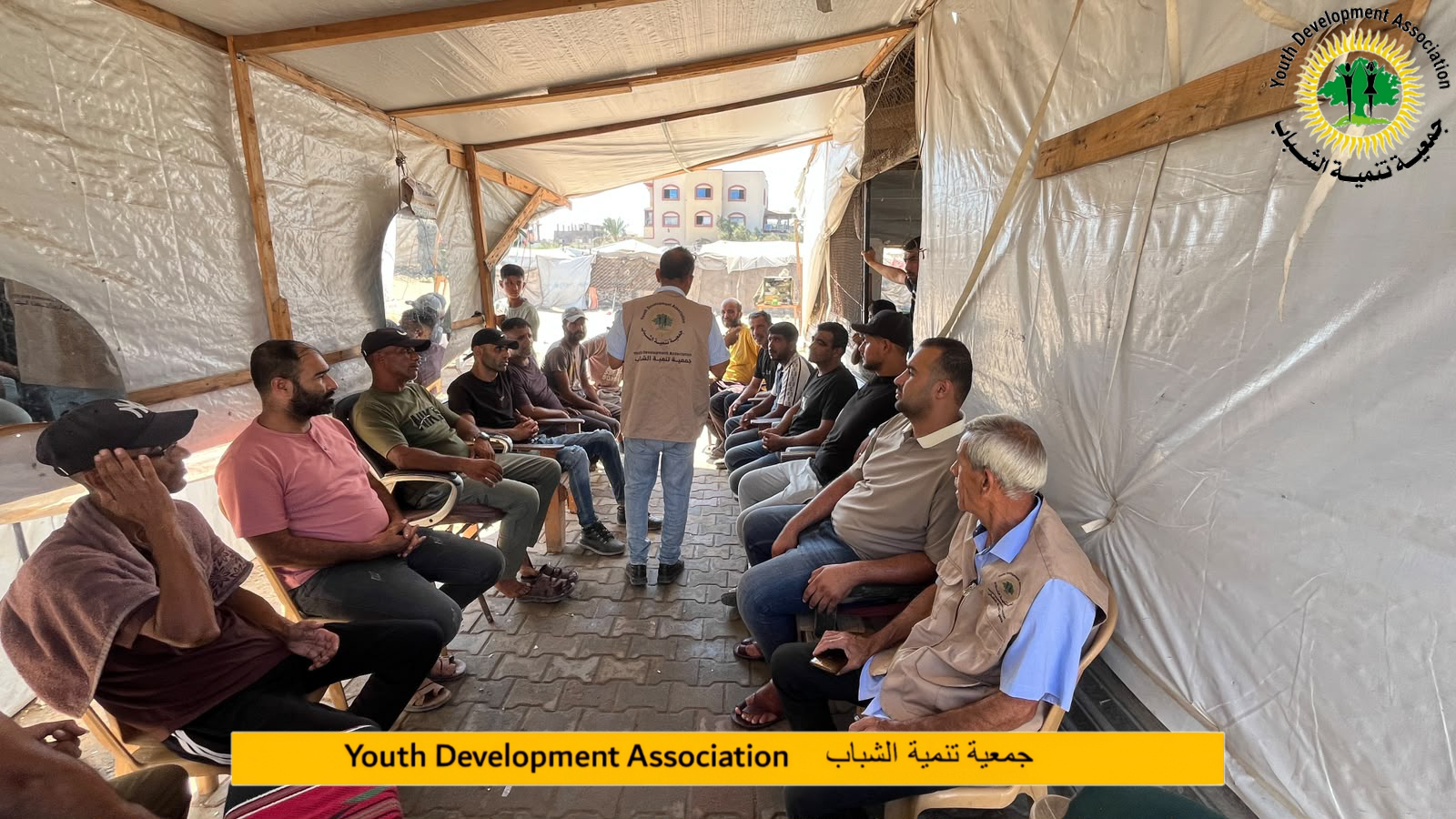 جمعية تنمية الشباب تنفذ لقاءً توعويًا حول المخاطر البيئية وتأثيراتها على الصحة العامة في دير البلح