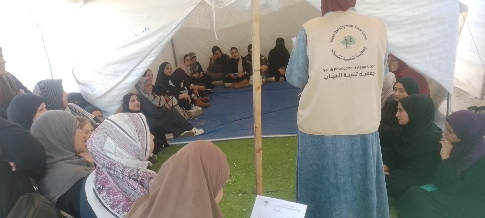 جمعية تنمية الشباب تنفّذ ورشة توعوية حول التعامل الإيجابي مع اليافعين في مخيم التحلية الجنوبي بخان يونس